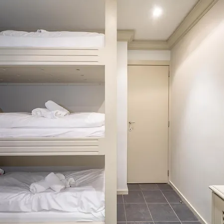 1 Op De Zeedijk In Logie Marie Daire Knokke-Heist