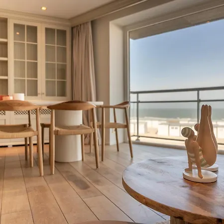 1 Op De Zeedijk In Logie Marie Daire Knokke-Heist